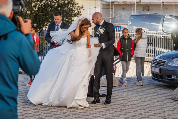 Nogometa&scaron; i modna dizajnerica zavjetovali se na vječnu ljubav: Evo tko je sve do&scaron;ao na vjenčanje