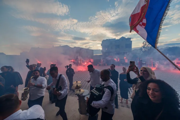 Nogometa&scaron; i modna dizajnerica zavjetovali se na vječnu ljubav: Evo tko je sve do&scaron;ao na vjenčanje