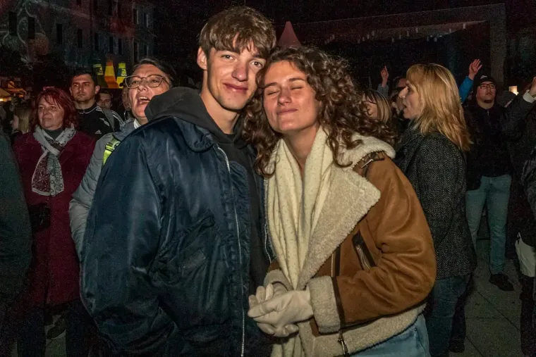 Nisu marili ni za hladnoću ni za poglede: Zaljubljeni golupčići u Osijeku rastopili sva srca posjetitelja