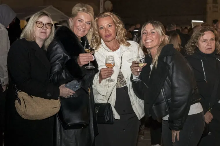 Nisu marili ni za hladnoću ni za poglede: Zaljubljeni golupčići u Osijeku rastopili sva srca posjetitelja