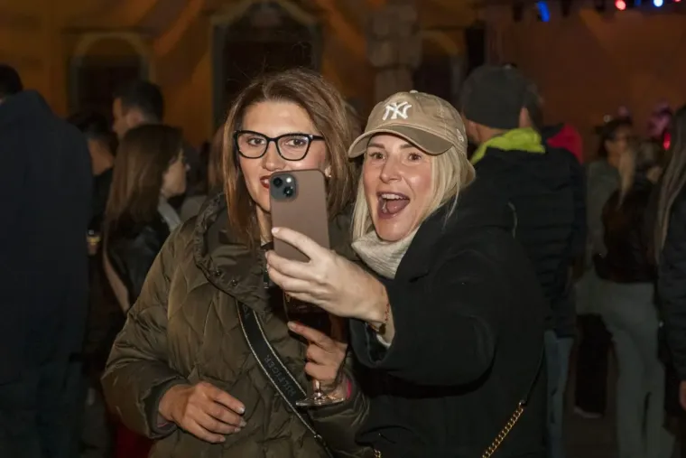 Nisu marili ni za hladnoću ni za poglede: Zaljubljeni golupčići u Osijeku rastopili sva srca posjetitelja