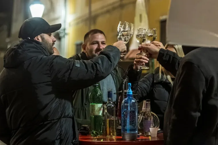 Nisu marili ni za hladnoću ni za poglede: Zaljubljeni golupčići u Osijeku rastopili sva srca posjetitelja