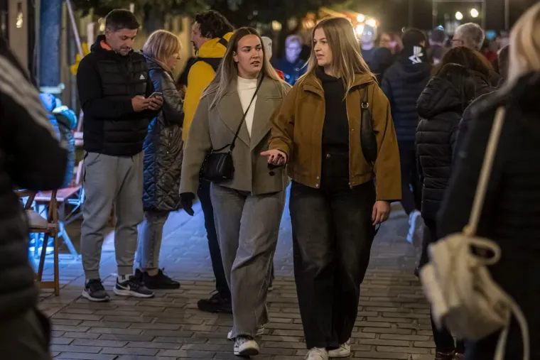 Nisu marili ni za hladnoću ni za poglede: Zaljubljeni golupčići u Osijeku rastopili sva srca posjetitelja