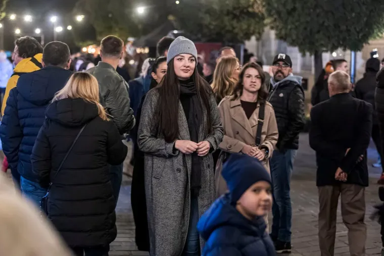 Nisu marili ni za hladnoću ni za poglede: Zaljubljeni golupčići u Osijeku rastopili sva srca posjetitelja
