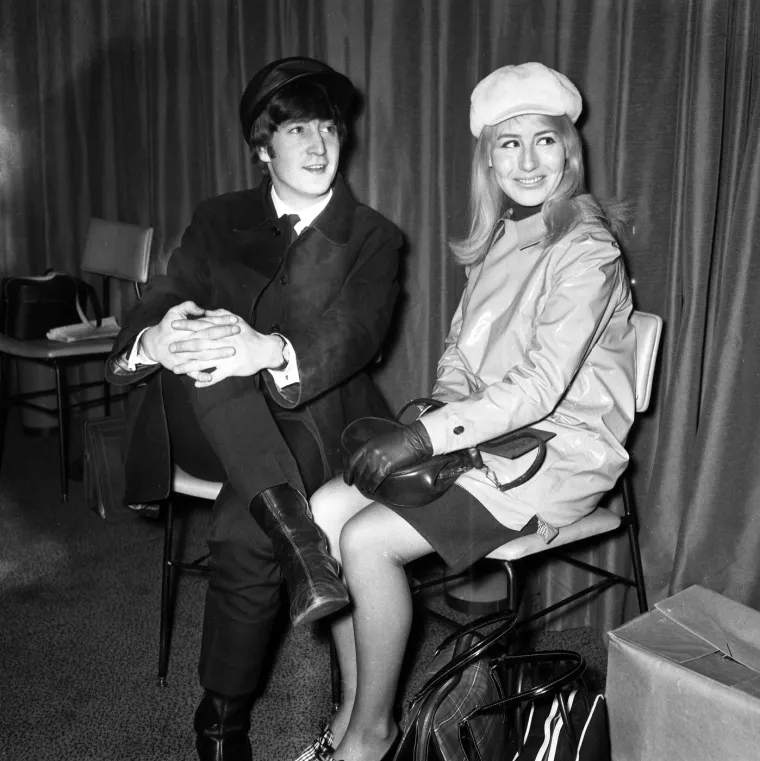 Zbog ljubavi prema Japanki ostavio bend, širio poruke mira pa je naprasno ubijen s pet hitaca