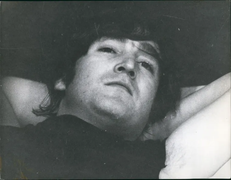 Zbog ljubavi prema Japanki ostavio bend, &scaron;irio poruke mira pa je naprasno ubijen s pet hitaca