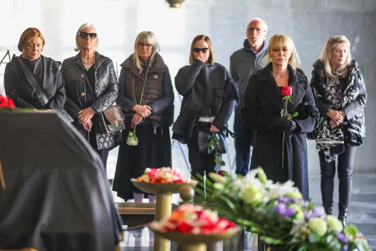 Mila Elegović u suzama na ispraćaju bivšeg supruga i slavnog fotografa Ivana Balića