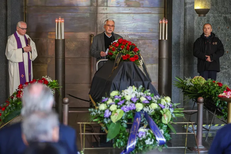Mila Elegović u suzama na ispraćaju biv&scaron;eg supruga i slavnog fotografa Ivana Balića