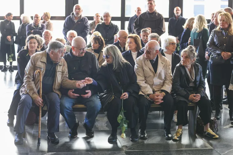 Mila Elegović u suzama na ispraćaju biv&scaron;eg supruga i slavnog fotografa Ivana Balića