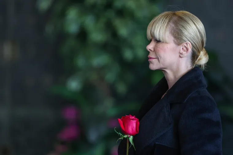 Mila Elegović u suzama na ispraćaju bivšeg supruga i slavnog fotografa Ivana Balića