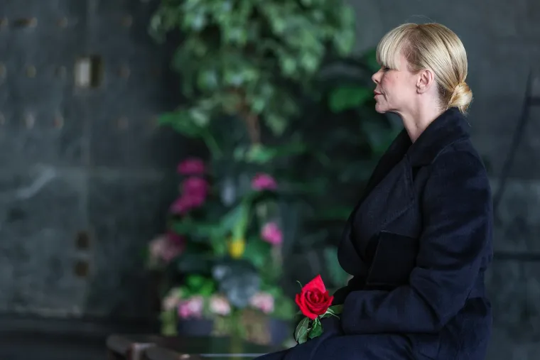 Mila Elegović u suzama na ispraćaju biv&scaron;eg supruga i slavnog fotografa Ivana Balića