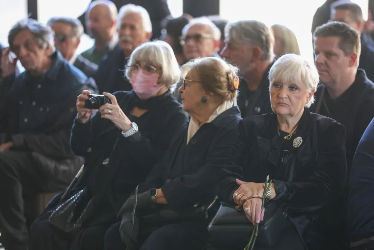 Mila Elegović u suzama na ispraćaju biv&scaron;eg supruga i slavnog fotografa Ivana Balića