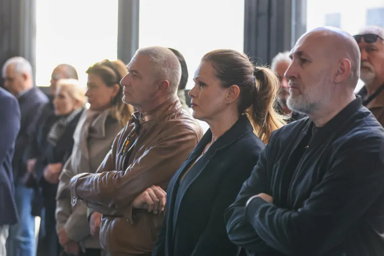 Mila Elegović u suzama na ispraćaju biv&scaron;eg supruga i slavnog fotografa Ivana Balića