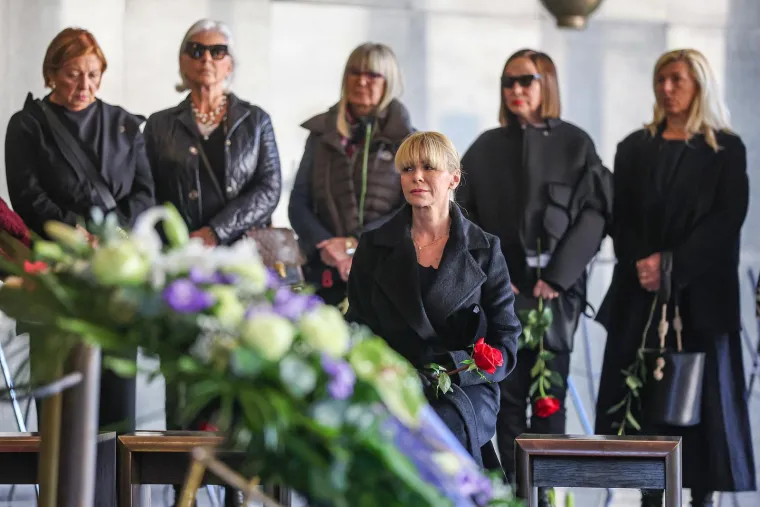 Mila Elegović u suzama na ispraćaju bivšeg supruga i slavnog fotografa Ivana Balića