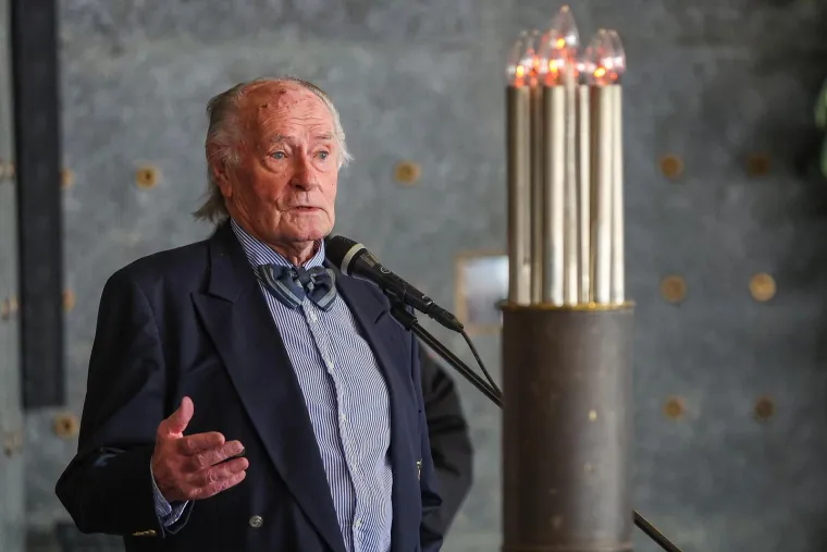 Mila Elegović u suzama na ispraćaju biv&scaron;eg supruga i slavnog fotografa Ivana Balića