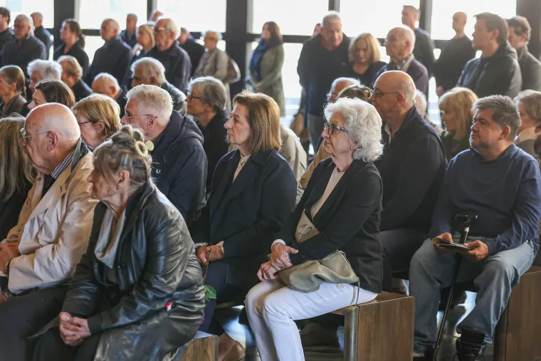 Mila Elegović u suzama na ispraćaju biv&scaron;eg supruga i slavnog fotografa Ivana Balića