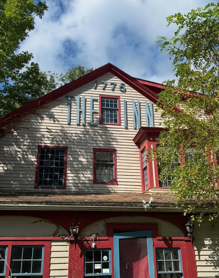 Nekoć su ovdje noćili slavni, danas je objektu zabranjen pristup iz razloga koji pla&scaron;e um