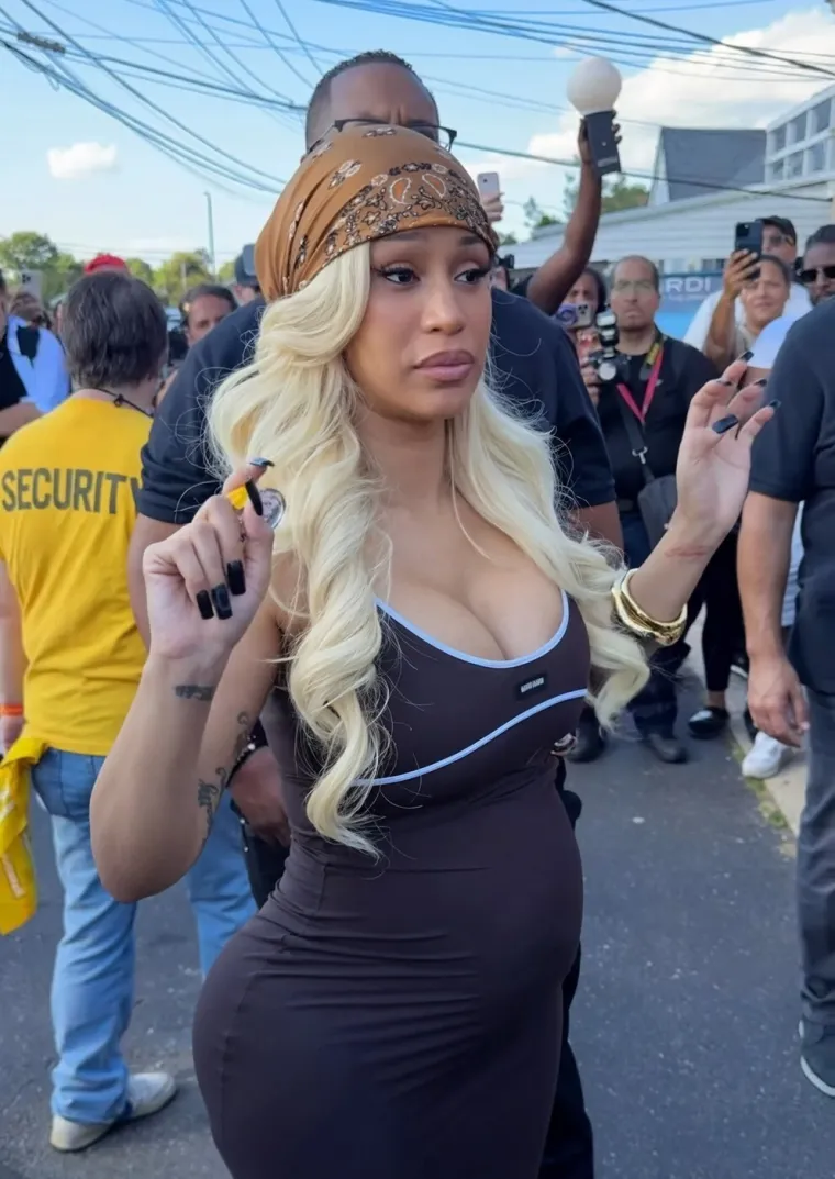 Cardi B je kroz godine doslovno promijenila svoj opis: Fotografije govore vi&scaron;e od riječi