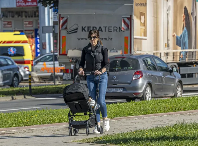 Odjenule se kao za modnu pistu: Samozatajne dame bile su pravo osvježenje u Karlovcu