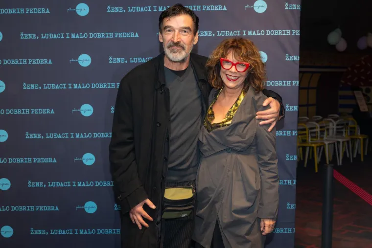 Poznati se okupili na premijeri filma 'Žene, luđaci i malo dobrih pedera': Pogledajte tko je došao