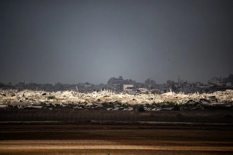 Jedni slave, drugi se sklanjaju od granata: Konfuzne fotografije stanja u Pojasu Gaze