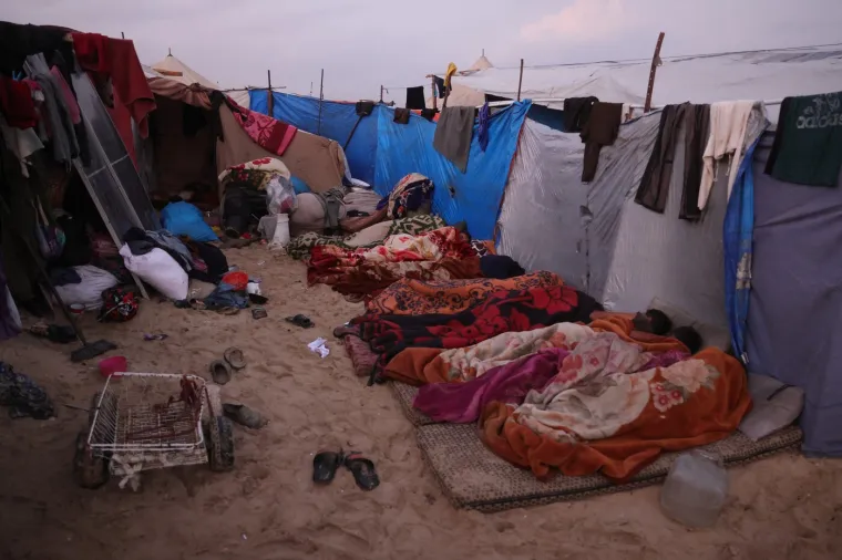 Jedni slave, drugi se sklanjaju od granata: Konfuzne fotografije stanja u Pojasu Gaze