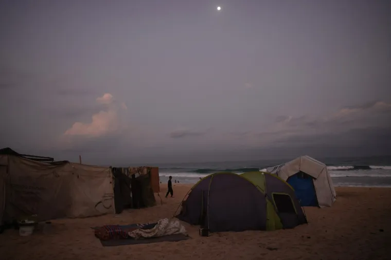 Jedni slave, drugi se sklanjaju od granata: Konfuzne fotografije stanja u Pojasu Gaze