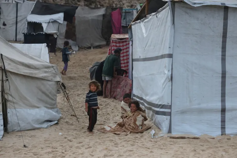 Jedni slave, drugi se sklanjaju od granata: Konfuzne fotografije stanja u Pojasu Gaze