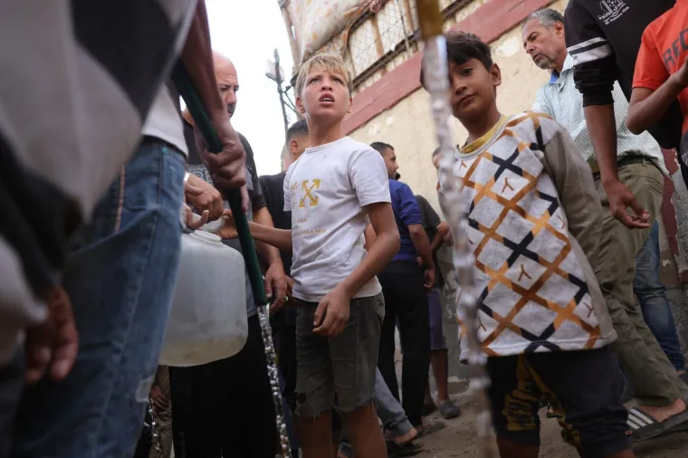 Jedni slave, drugi se sklanjaju od granata: Konfuzne fotografije stanja u Pojasu Gaze