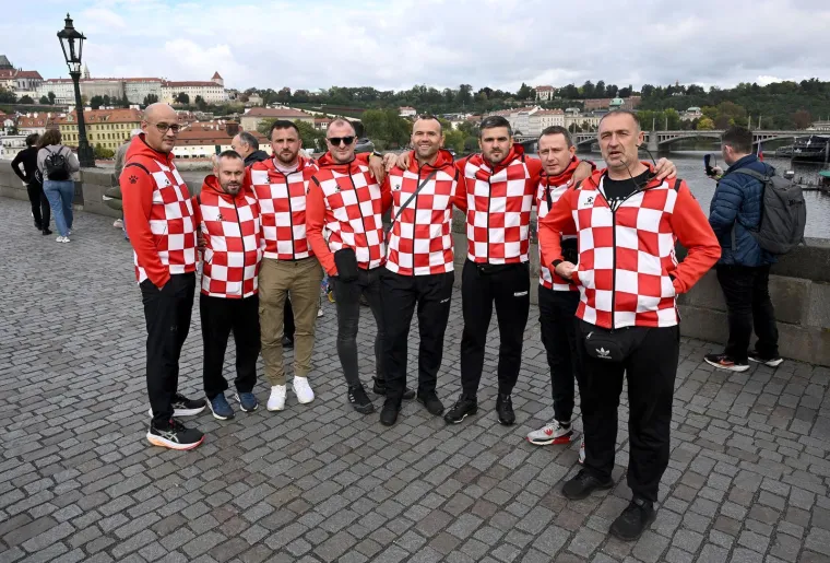 Hrvati preplavili če&scaron;ku metropolu i poručili: 'Dižemo kredite za Ameriku!'