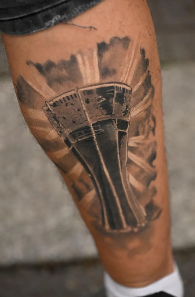 Hrvatski navijači uz ražanj napravili potpunu ludnicu: Stigle trube, a padaju i poljupci pod zastavom