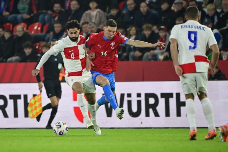 Pazite tko iz svečane lože gleda utakmicu Hrvatske i Če&scaron;ke: Stvarno ih dugo nismo vidjeli