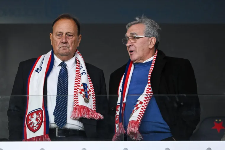 Pazite tko iz svečane lože gleda utakmicu Hrvatske i Če&scaron;ke: Stvarno ih dugo nismo vidjeli