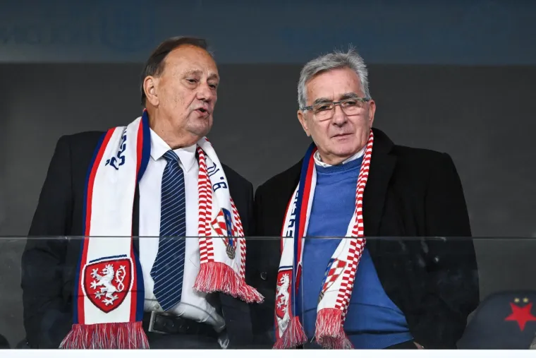 Pazite tko iz svečane lože gleda utakmicu Hrvatske i Če&scaron;ke: Stvarno ih dugo nismo vidjeli