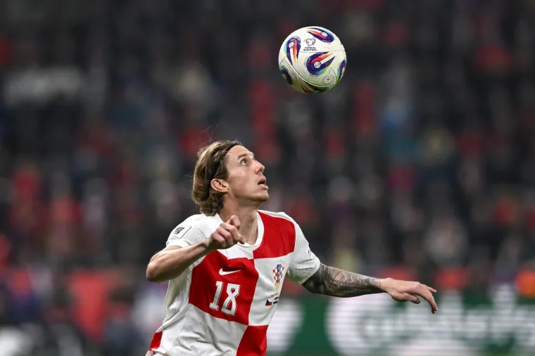 Pazite tko iz svečane lože gleda utakmicu Hrvatske i Če&scaron;ke: Stvarno ih dugo nismo vidjeli