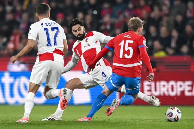 Pazite tko iz svečane lože gleda utakmicu Hrvatske i Če&scaron;ke: Stvarno ih dugo nismo vidjeli