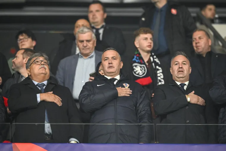 Pazite tko iz svečane lože gleda utakmicu Hrvatske i Če&scaron;ke: Stvarno ih dugo nismo vidjeli