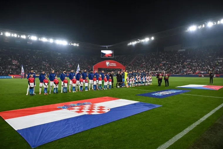 Brat uz brata: Pogledajte koje su hrvatske navijačke skupine 'zapalile' Prag