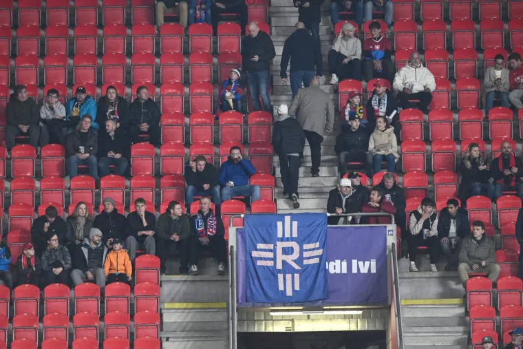 Brat uz brata: Pogledajte koje su hrvatske navijačke skupine 'zapalile' Prag