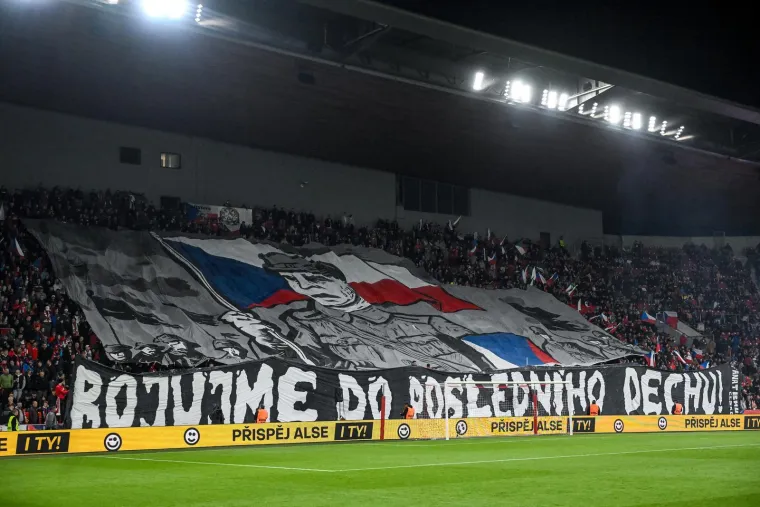 Brat uz brata: Pogledajte koje su hrvatske navijačke skupine 'zapalile' Prag