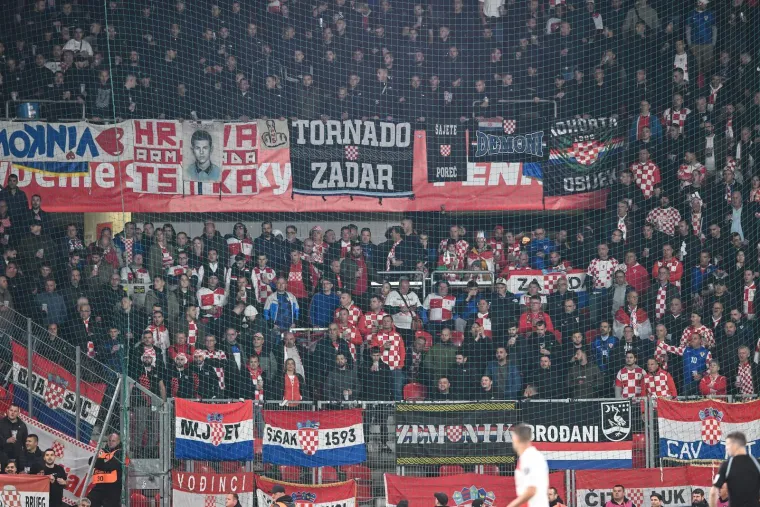 Brat uz brata: Pogledajte koje su hrvatske navijačke skupine 'zapalile' Prag