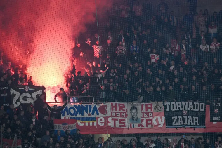 Brat uz brata: Pogledajte koje su hrvatske navijačke skupine 'zapalile' Prag