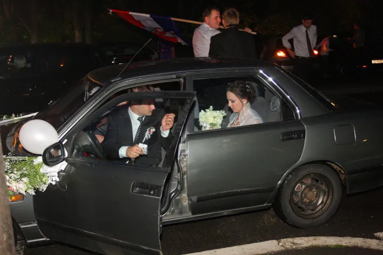 Pogledajte svadbu sina Hloverke Novak Srzić: Bakljada, dalmatinski hitovi... Neponovljivo