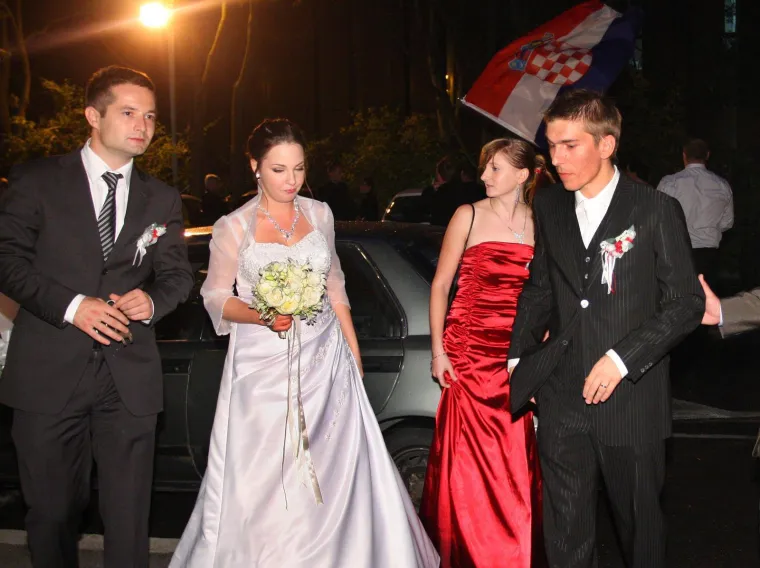 Pogledajte svadbu sina Hloverke Novak Srzić: Bakljada, dalmatinski hitovi... Neponovljivo