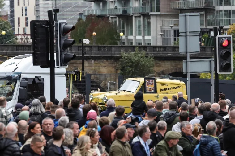 Javnost se oprostila od voljenog borca: Manchester zaplakao za boksačkom legendom