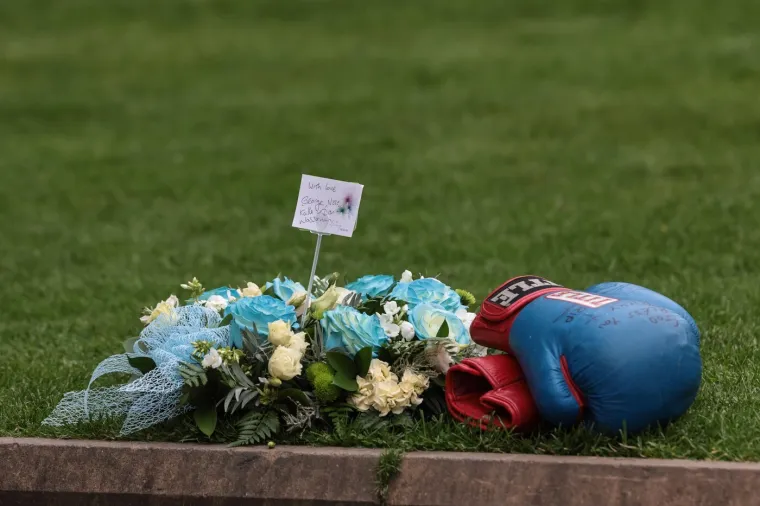 Javnost se oprostila od voljenog borca: Manchester zaplakao za boksačkom legendom