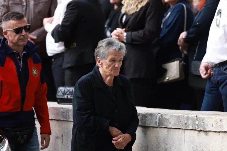 Dalmacija zavijena u crno: Pogledajte posljednji ispraćaj poginulih planinara