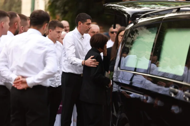 Dalmacija zavijena u crno: Pogledajte posljednji ispraćaj poginulih planinara