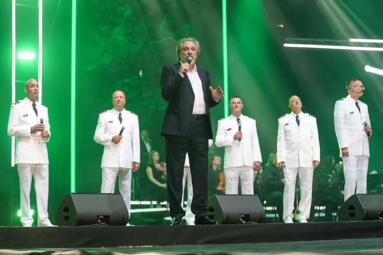 Zagreb je grmio tijekom koncerta u Areni: Krema domaće scene i hrvatske zastave u zraku