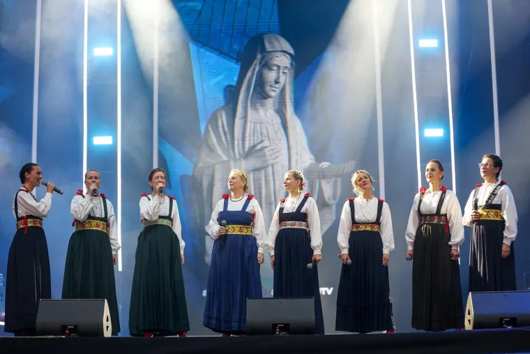 Zagreb je grmio tijekom koncerta u Areni: Krema domaće scene i hrvatske zastave u zraku